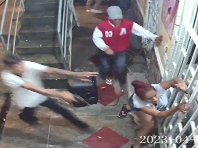A WOMAN ATTACKED BY A GANG MEMBER IN ECUADOR.3.jpg