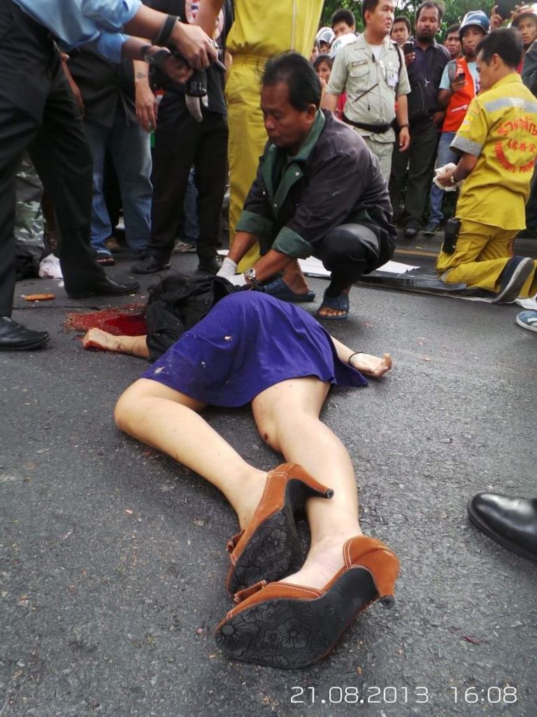 Mujer tailandesa de 24 años con la cabeza aplastada por camion2.jpg